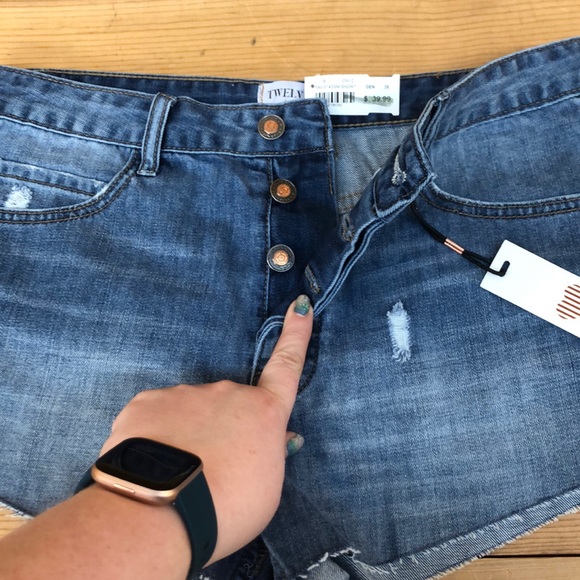 On thwelfth denim short cutoffs NWT frayed - Picture 2 of 5